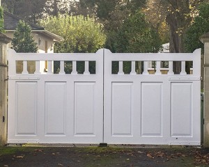 Hilton Bespoke Gate